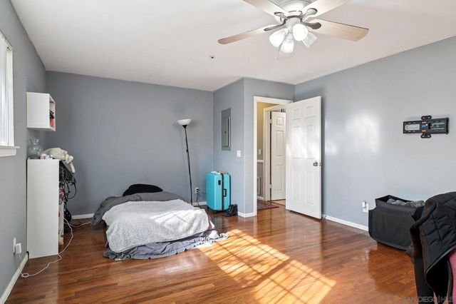 584 E Bobier, Vista, CA 92084