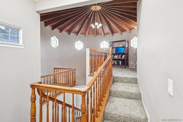 584 E Bobier, Vista, CA 92084