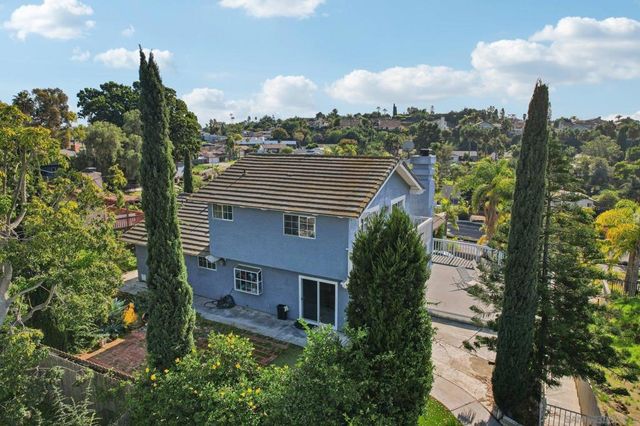 584 E Bobier, Vista, CA 92084