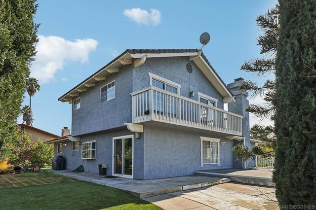 584 E Bobier, Vista, CA 92084