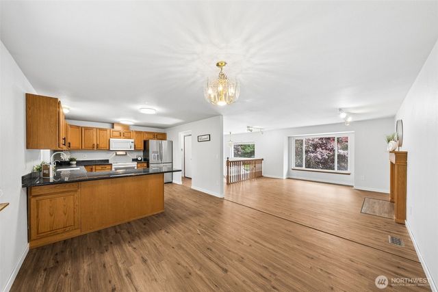 2111 22nd AVE SE, Puyallup, WA 98372
