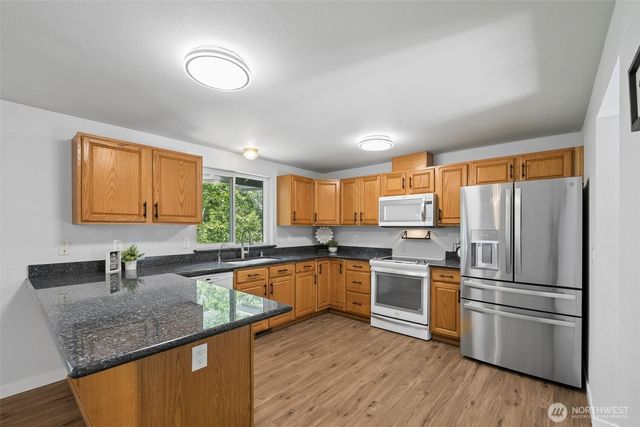 2111 22nd AVE SE, Puyallup, WA 98372