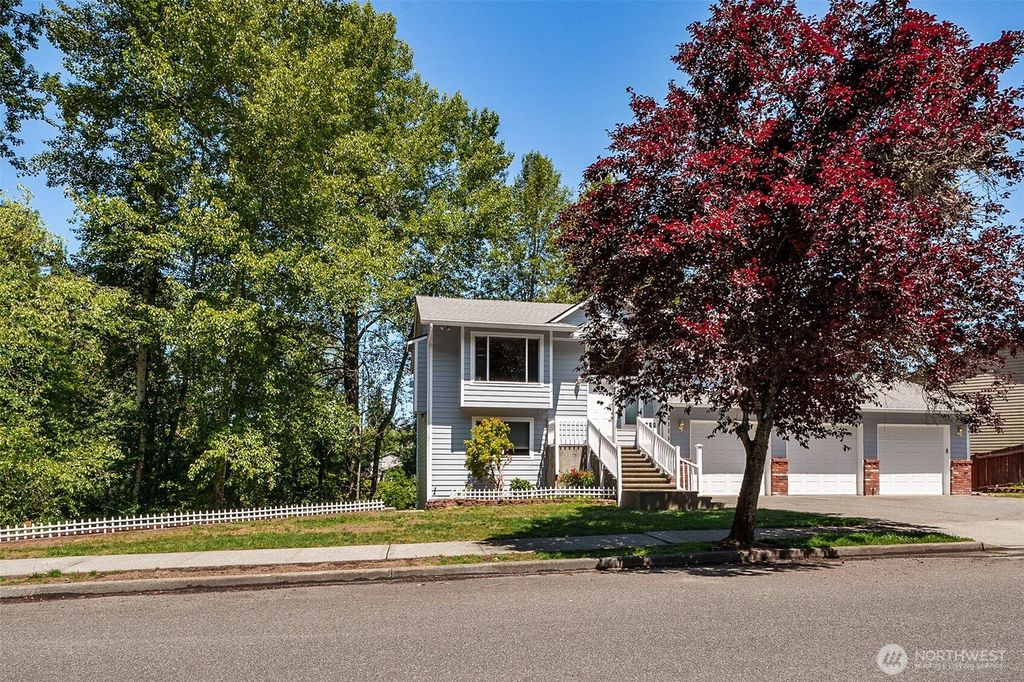 2111 22nd AVE SE, Puyallup, WA 98372