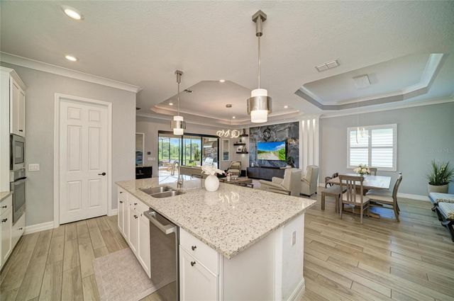 5731 CHEECH GLEN, Bradenton, FL 34211