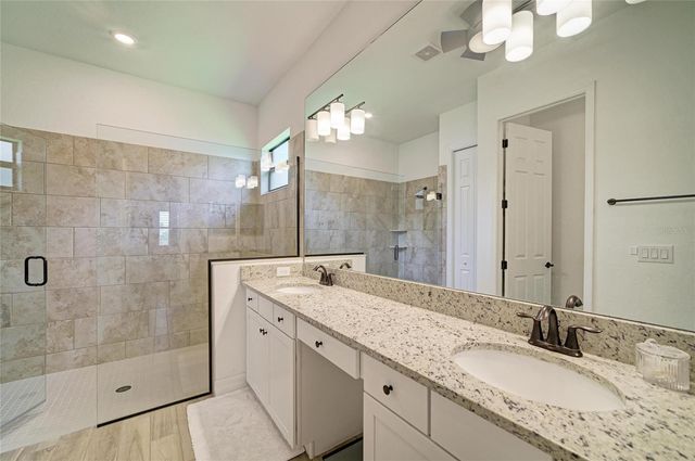 5731 CHEECH GLEN, Bradenton, FL 34211