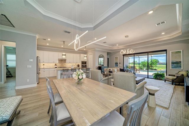 5731 CHEECH GLEN, Bradenton, FL 34211
