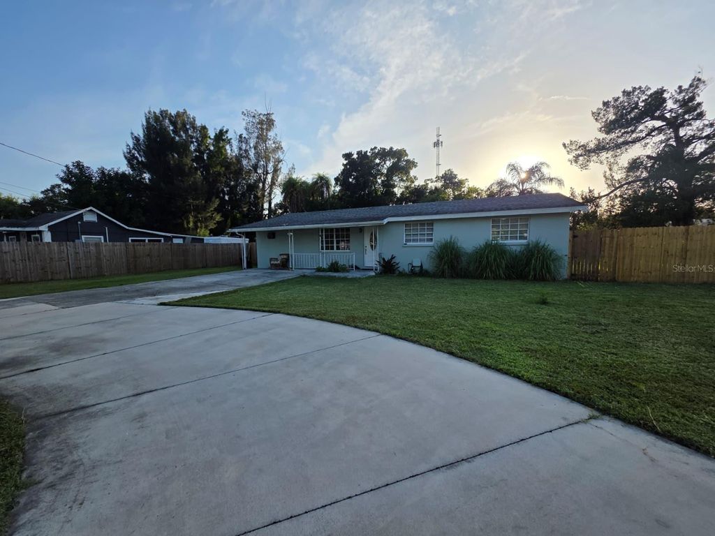 Image 2 of property listing at 3412 16TH STREET E, Bradenton, FL 34208