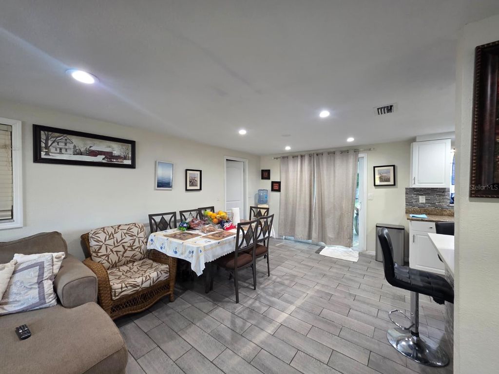 Image 15 of property listing at 3412 16TH STREET E, Bradenton, FL 34208
