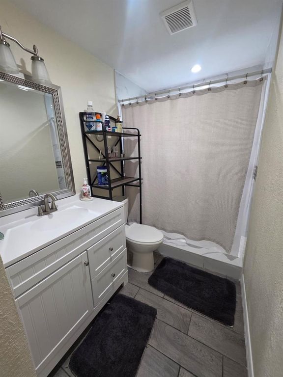 Image 8 of property listing at 3412 16TH STREET E, Bradenton, FL 34208