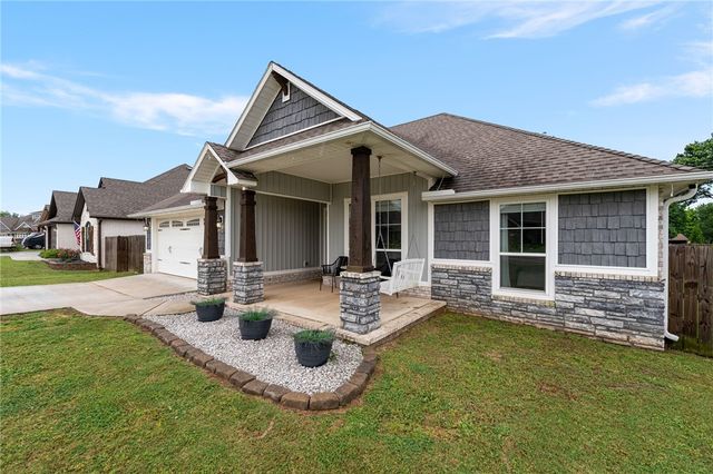 714 Macdonald Drive, Pea Ridge, AR 72751