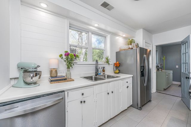 6 Stratford Road, Charleston, SC 29407