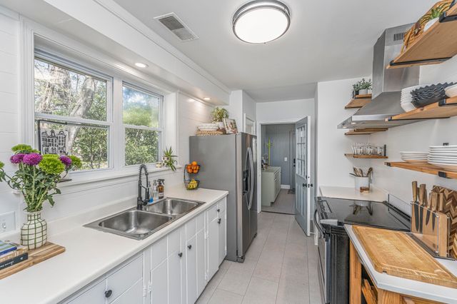 6 Stratford Road, Charleston, SC 29407