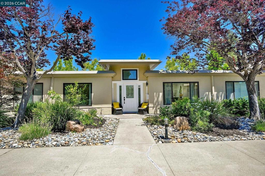 Image 2 of property listing at 2045 Pine Knoll Drive 6, Walnut Creek, CA 94595