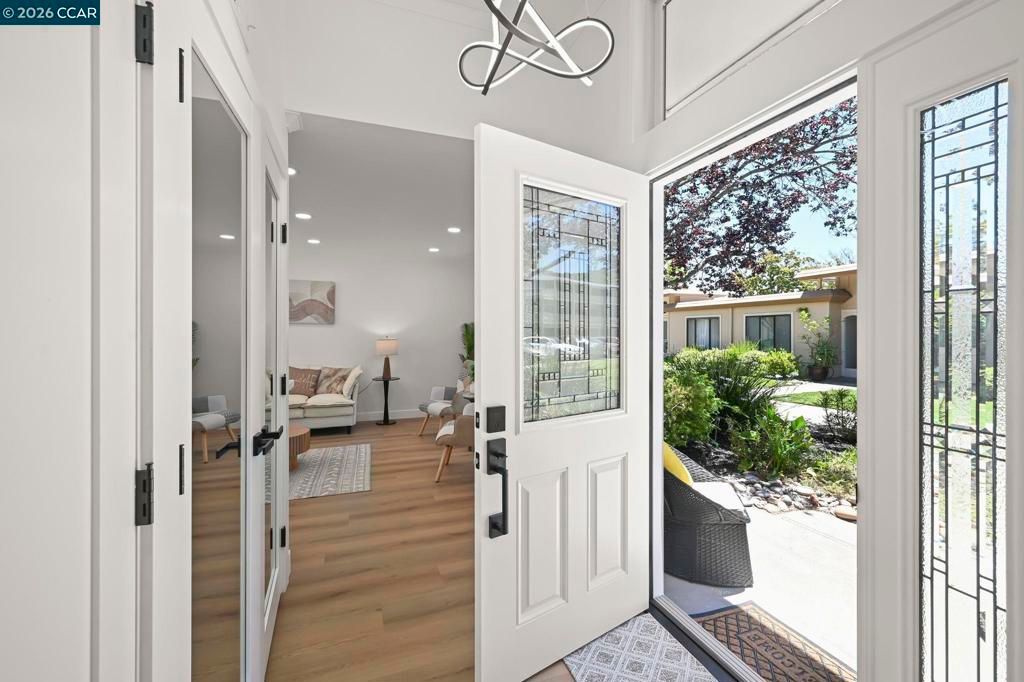 Image 3 of property listing at 2045 Pine Knoll Drive 6, Walnut Creek, CA 94595