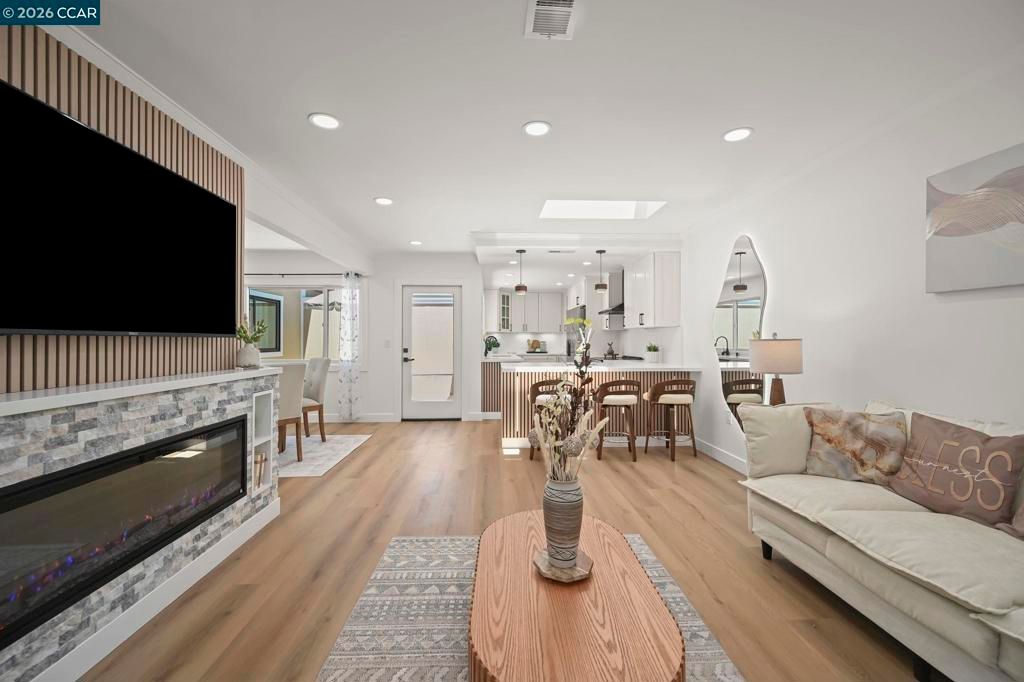 Image 9 of property listing at 2045 Pine Knoll Drive 6, Walnut Creek, CA 94595