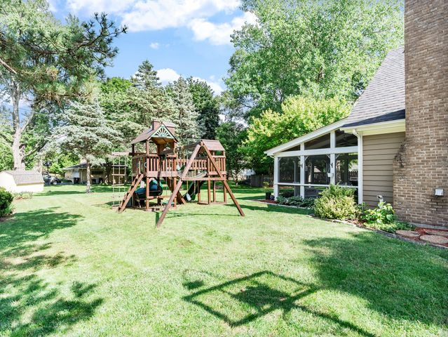 0S415 Madison Street, Winfield, IL 60190