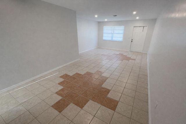 5010 Killarney Avenue B, Fort Pierce, FL 34951