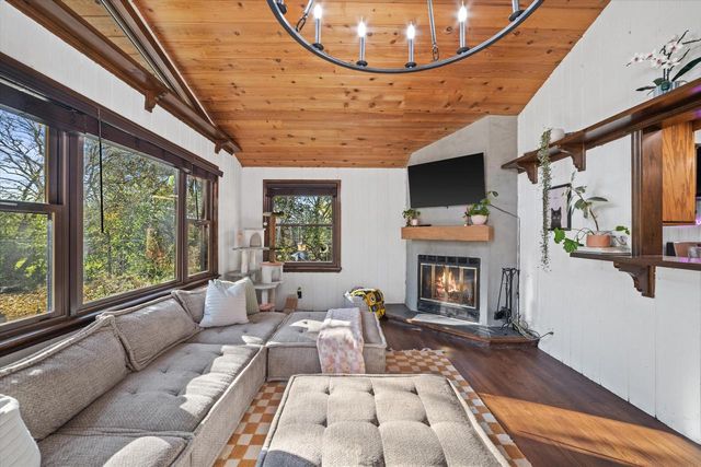 3105 W Valanna COURT, Glendale, WI 53209