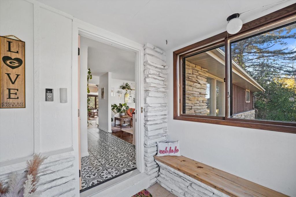 3105 W Valanna COURT, Glendale, WI 53209