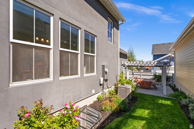 11067 S SATTINWOOD DR, South Jordan, UT 84009