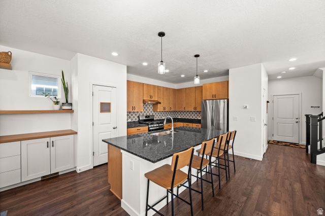 11067 S SATTINWOOD DR, South Jordan, UT 84009