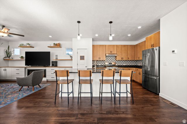 11067 S SATTINWOOD DR, South Jordan, UT 84009
