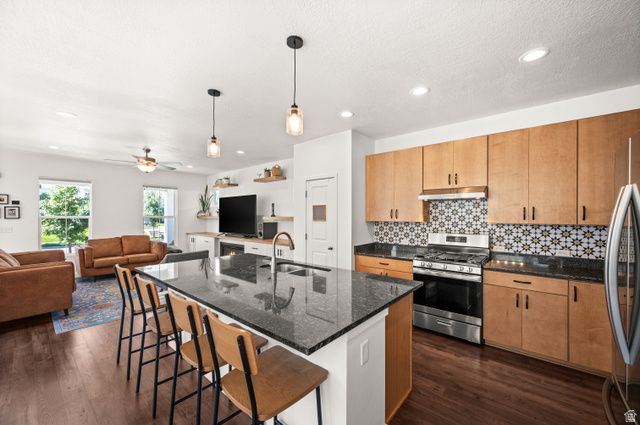 11067 S SATTINWOOD DR, South Jordan, UT 84009