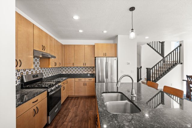 11067 S SATTINWOOD DR, South Jordan, UT 84009