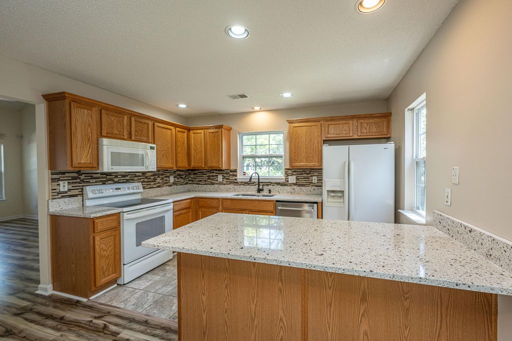 Image 14 of property listing at 1304 Elm Hall Circle, Summerville, SC 29483