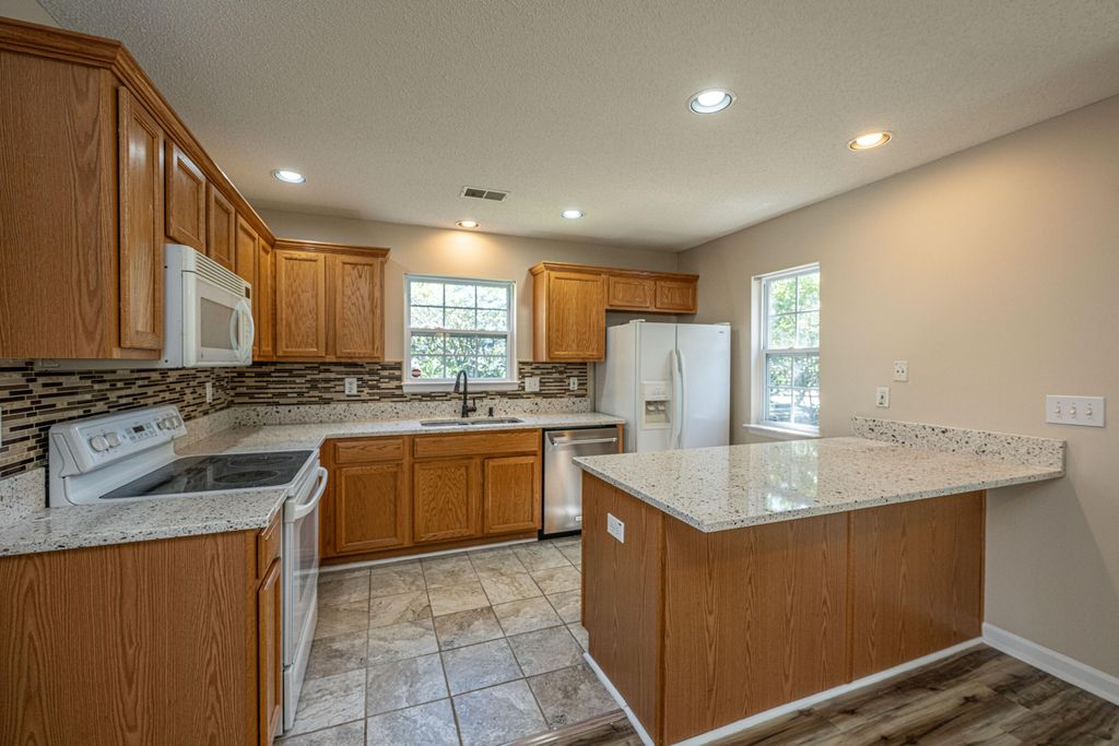 Image 17 of property listing at 1304 Elm Hall Circle, Summerville, SC 29483