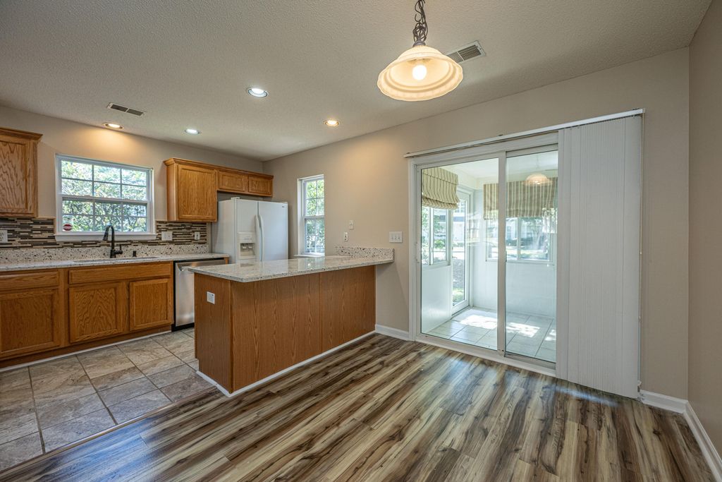 Image 18 of property listing at 1304 Elm Hall Circle, Summerville, SC 29483