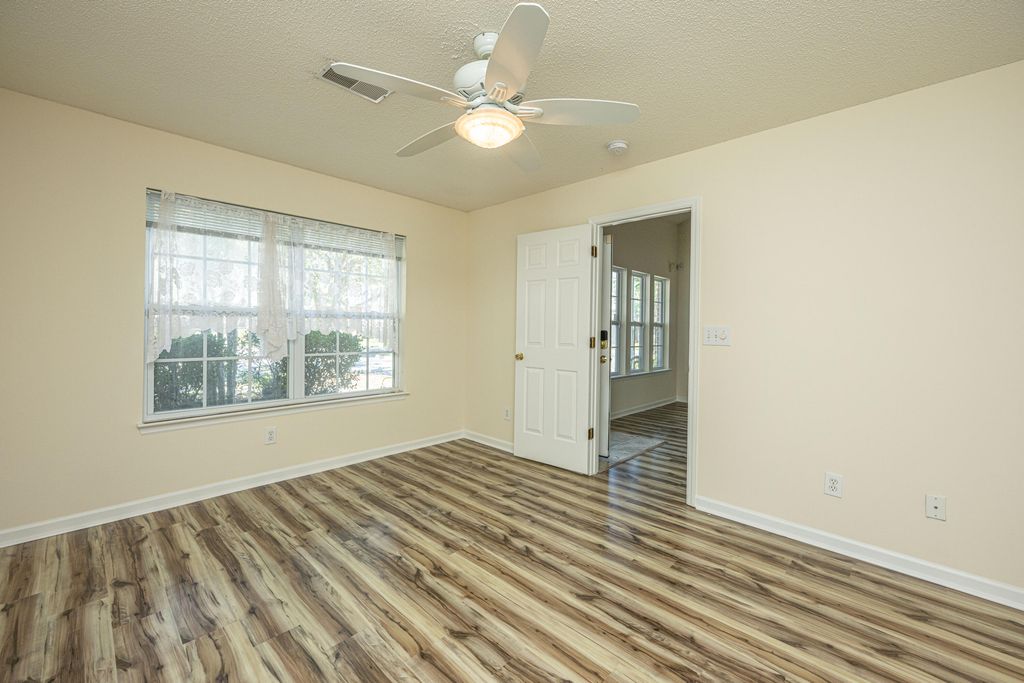 Image 22 of property listing at 1304 Elm Hall Circle, Summerville, SC 29483