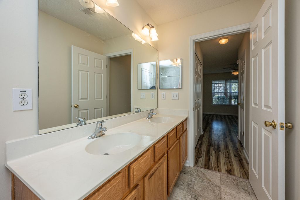 Image 23 of property listing at 1304 Elm Hall Circle, Summerville, SC 29483