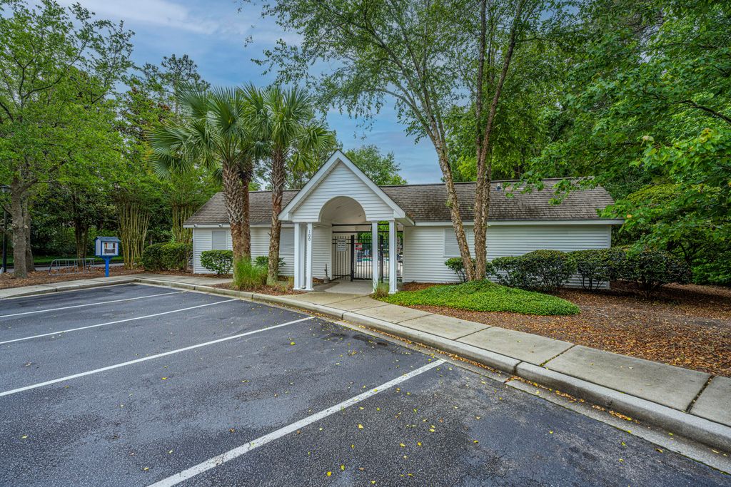 Image 52 of property listing at 1304 Elm Hall Circle, Summerville, SC 29483