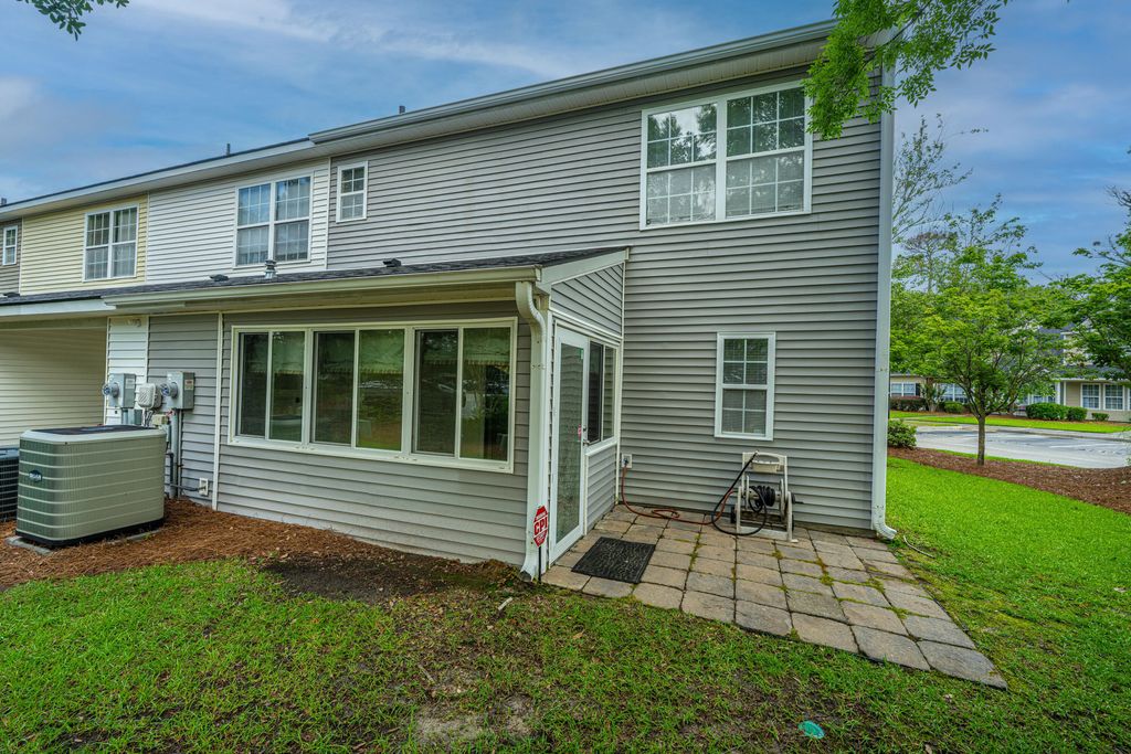 Image 56 of property listing at 1304 Elm Hall Circle, Summerville, SC 29483