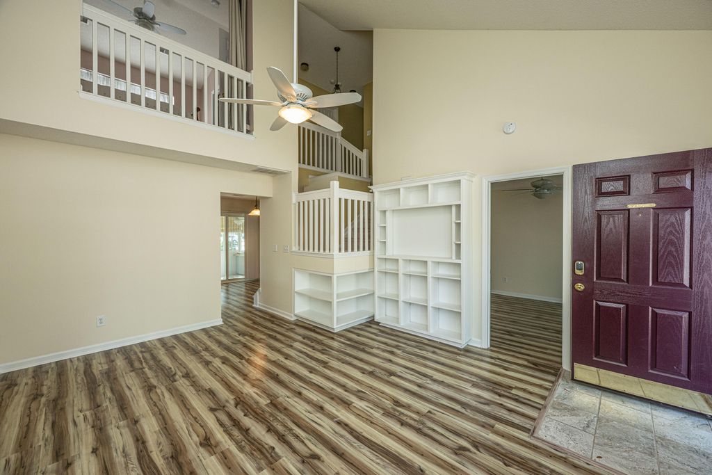 Image 6 of property listing at 1304 Elm Hall Circle, Summerville, SC 29483