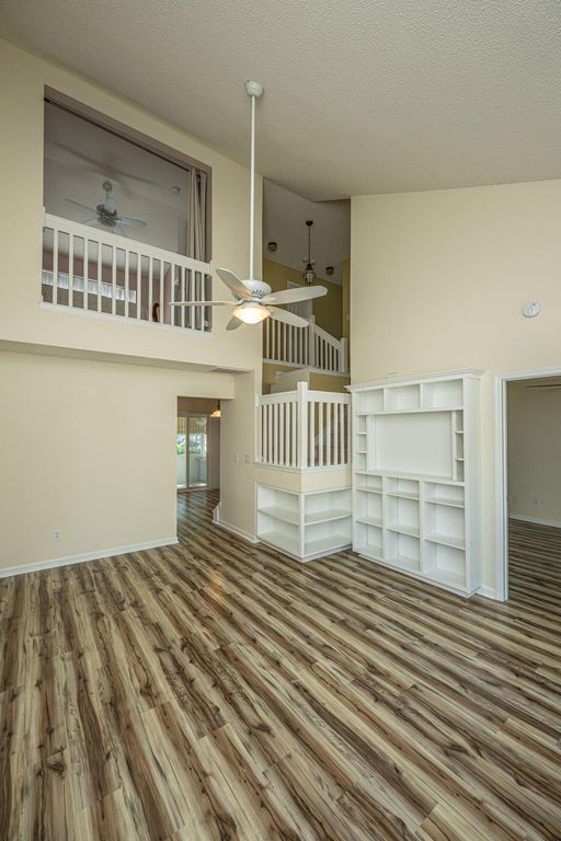 Image 9 of property listing at 1304 Elm Hall Circle, Summerville, SC 29483