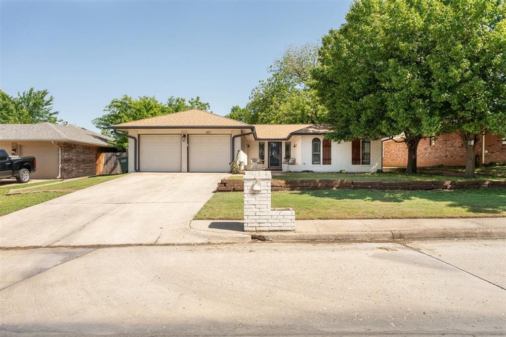 Image 1 of property listing at 601 Pepperdine Avenue, Edmond, OK 73013