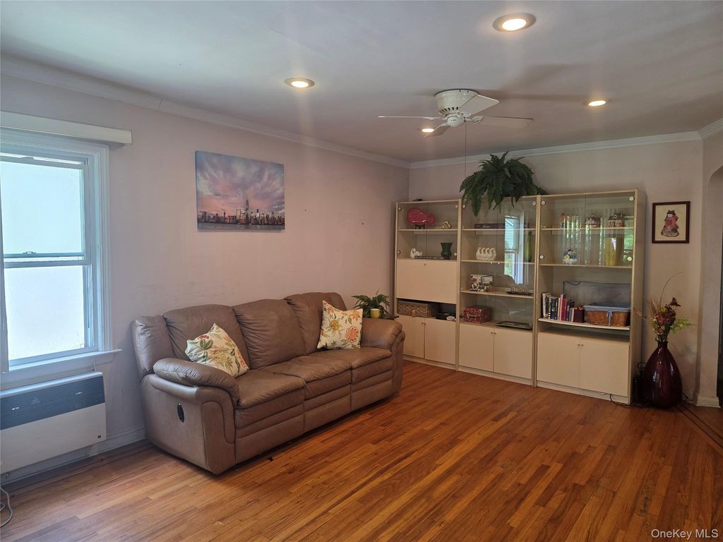 17516 Underhill Avenue, Fresh Meadows, NY 11365 — photo 3