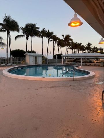 2899 Collins Ave 936, Miami Beach, FL 33140