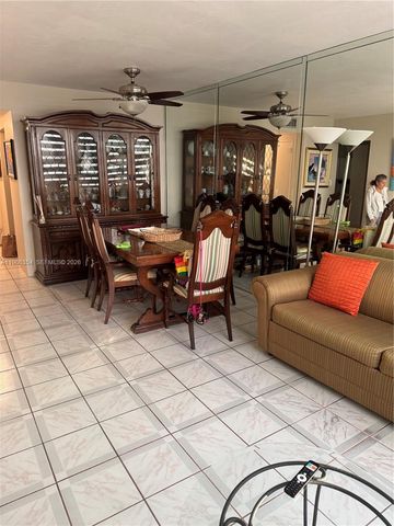 2899 Collins Ave 936, Miami Beach, FL 33140