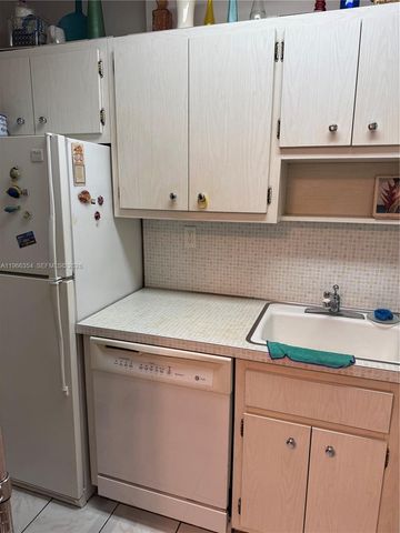 2899 Collins Ave 936, Miami Beach, FL 33140