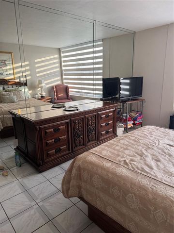 2899 Collins Ave 936, Miami Beach, FL 33140