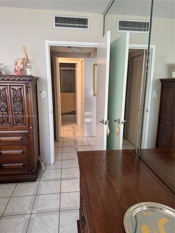 2899 Collins Ave 936, Miami Beach, FL 33140