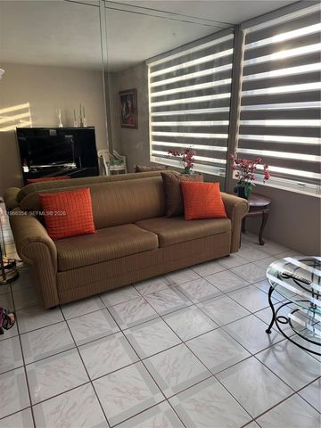 2899 Collins Ave 936, Miami Beach, FL 33140