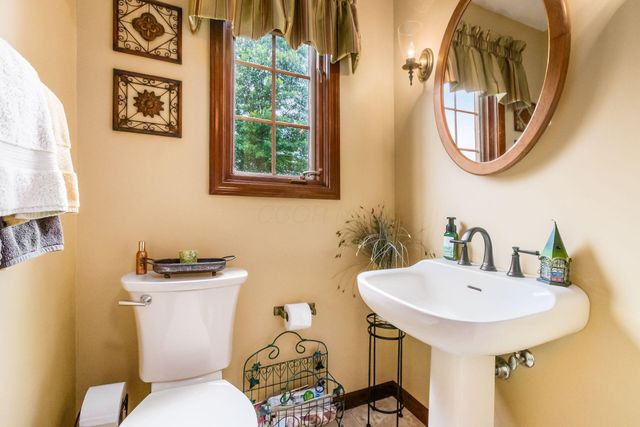 11525 Woodbridge Lane NW, Baltimore, OH 43105