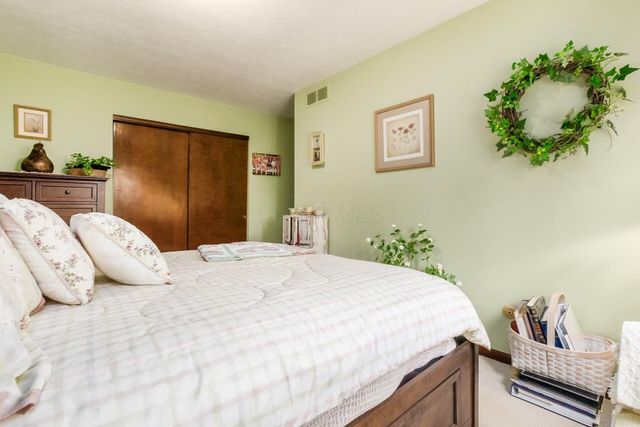 11525 Woodbridge Lane NW, Baltimore, OH 43105