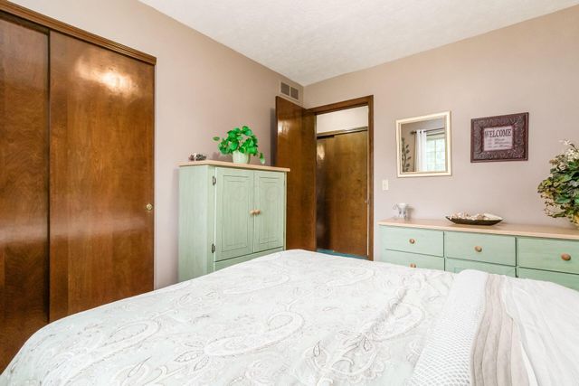 11525 Woodbridge Lane NW, Baltimore, OH 43105