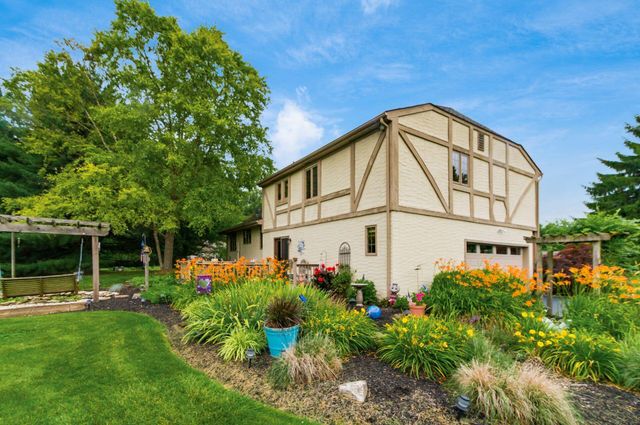 11525 Woodbridge Lane NW, Baltimore, OH 43105