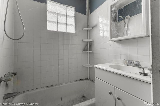 8070 Westpoint Street, Taylor, MI 48180